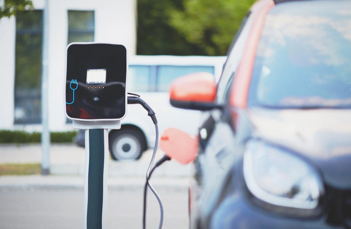 Auto klaar bij Schiphol vertrekhal